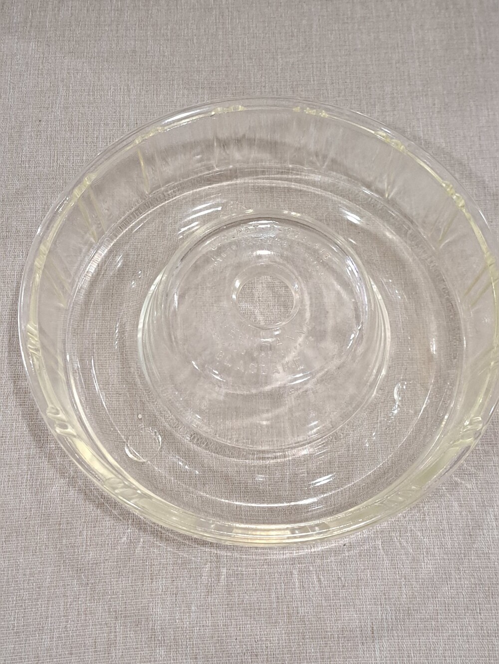 Vintage Queen-Anne Glasbake ring mold, a versatile kitchen tool